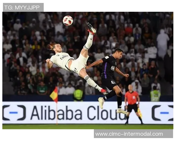 足球明星的倒钩技艺解析与经典瞬间回顾